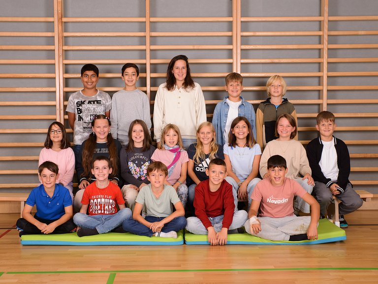 Klasse_4b.jpg 